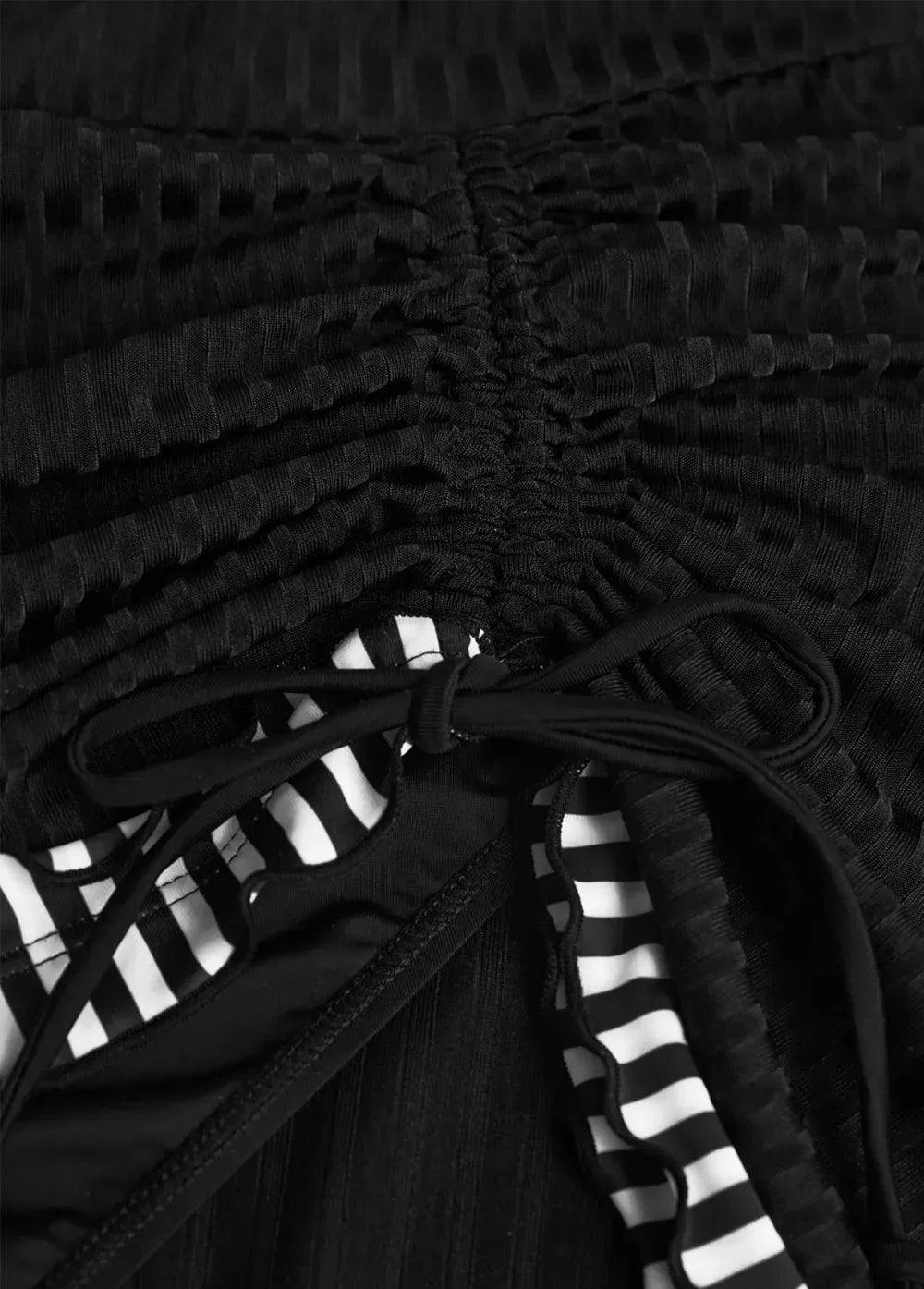 Contrast Binding Striped Black Tankini Set
